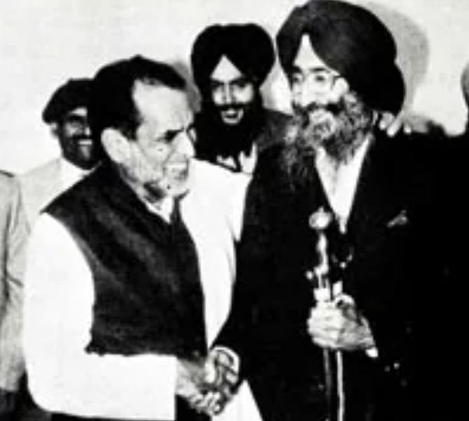 Simranjit Singh Mann with Prime Minister Chandra Shekhar in 1991