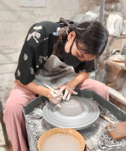 Strela Thounaojam Luwang doing pottery