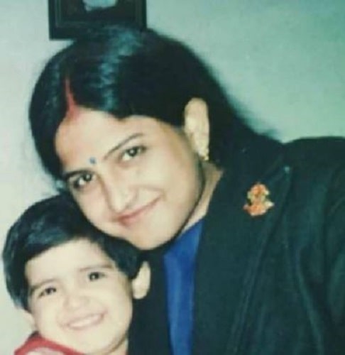 Vinali Bhatnagar's childhood photo with her mother