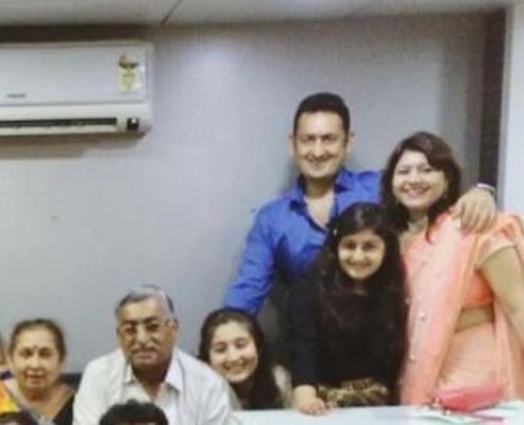 Vinod Bhanushali with his parents, wife, and children