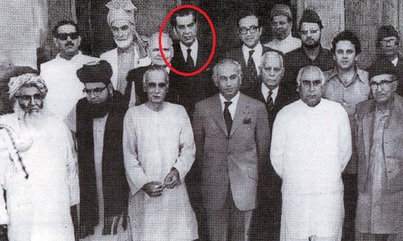 Yahya Bakhtiar with General Ziaul Haq and other politicians