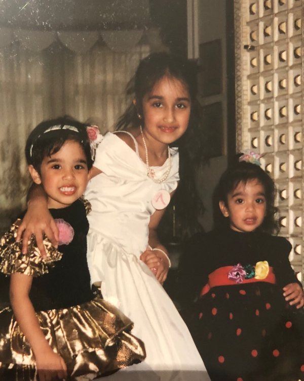 A childhood picture of Jiah Khan (centre), Kavita Khan (left), and Karishma Khan (right)