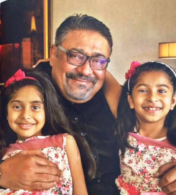 A photo of Rajiv Luthra with his daughters Sanaa and Arshia