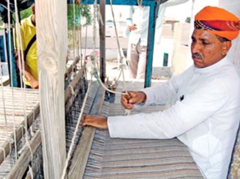 A picture of Arjun Ram Meghwal weaving