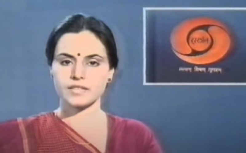 A screengrab of Sarla Maheshwari as a newsreader at Doordarshan
