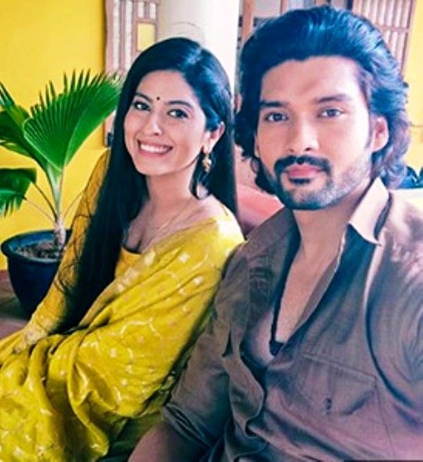Abhidnya Bhave with co-star of Bawara Dil