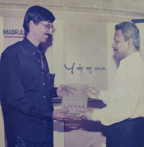 An old picture of Manobala receiving an award