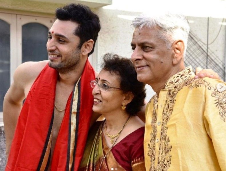 Anshul Trivedi with his parents