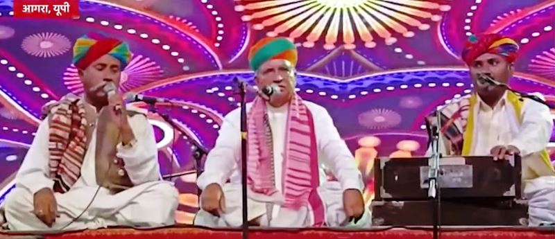Arjun Ram Meghwal singing spiritual bhajans at Hunar Haat Agra