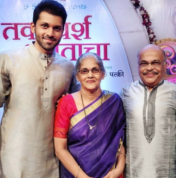 Ashutosh Patki with his father, Ashok Patki, and mother