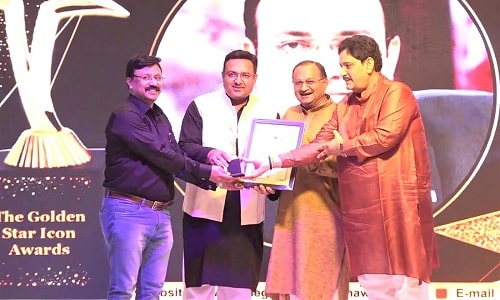 Atul Agrawal receiving Golden Star Icon Award