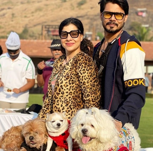 Avinash Dwivedi with his wife and pet dogs