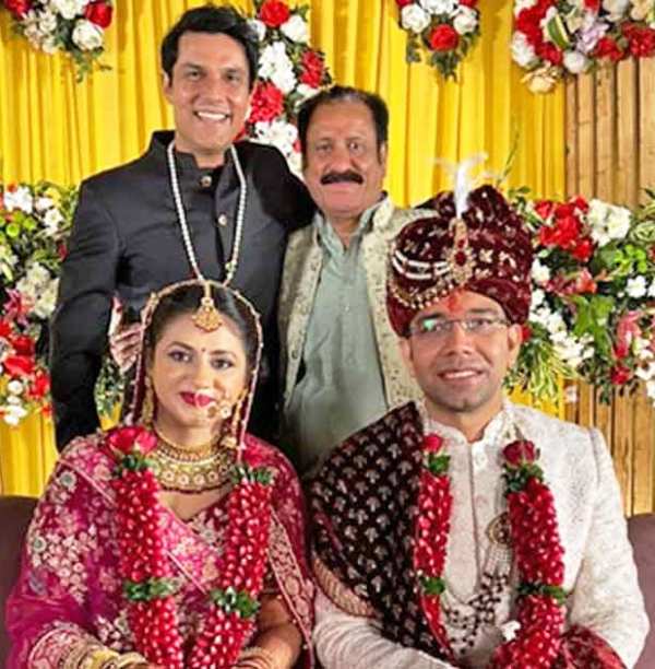 Avinash Mishra with Randeep Hooda during the marriage ceremony of Avinash's daughter