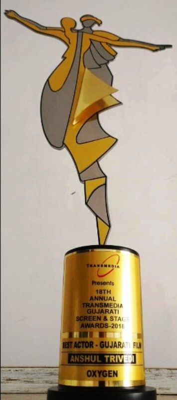 Best Actor award to Anshul Trivedi