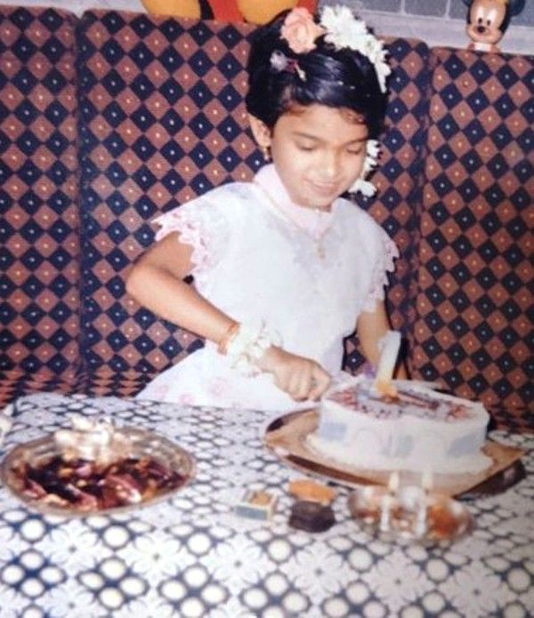 Bhagyashree celebrating her birthday in 2007