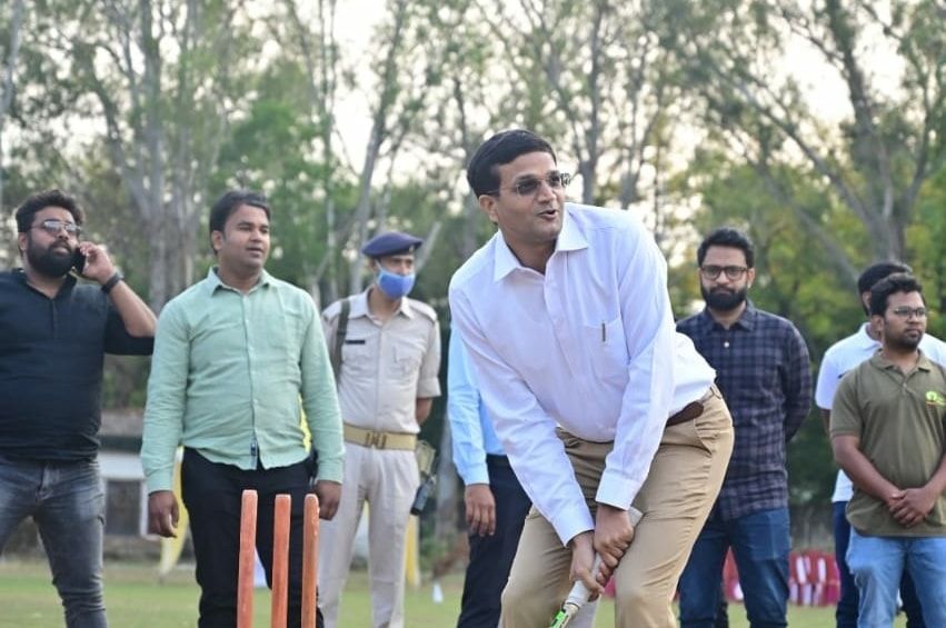 Chhavi Ranjan playing cricket during his stint as Deputy Commissioner, Seraikela Kharsawan