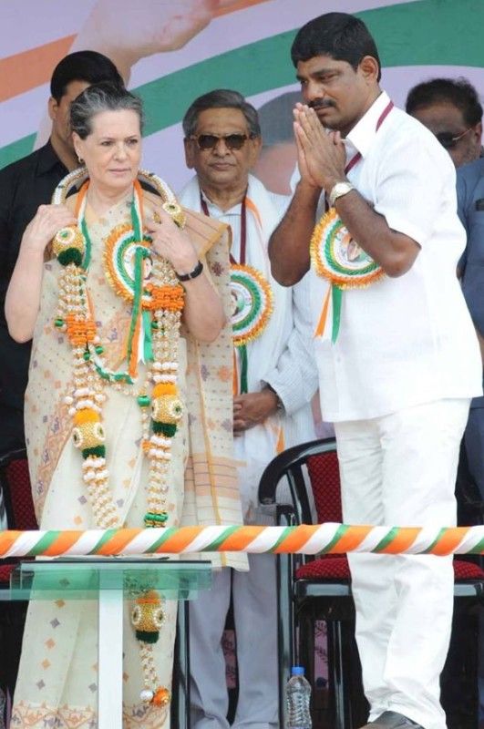 D. K. Suresh (right) with Sonia Gandhi