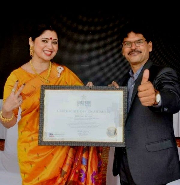 Deepali Sayed while receiving the Award of World Book Of Records