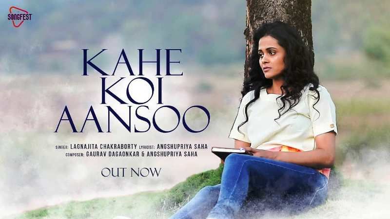 Deepti Devi in the song Kahe Koi Aansoo