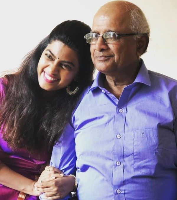 Dhanashri Kadgaonkar with her father
