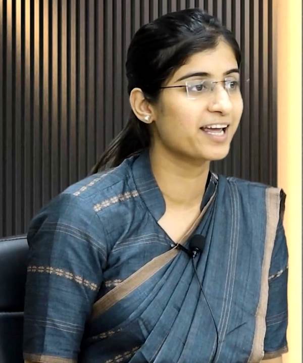 Garima Lohia (UPSC Topper) Wiki, Age, Caste, Family, Biography & More ...