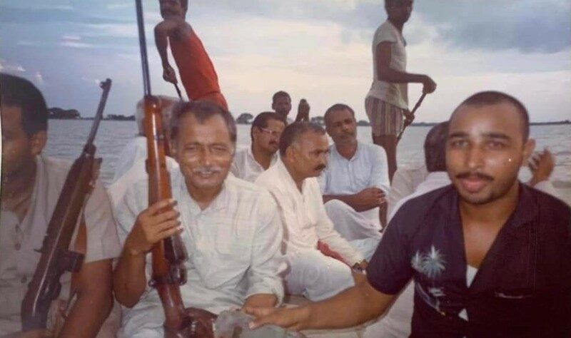 Hari Shankar Tiwari with his supporters