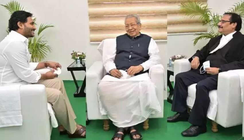 Justice Prashant Kumar Mishra, Chief Justice of Andhra Pradesh High Court, with with Chief Minister YS Jaganmohan Reddy and Governor Biswa Bhushan Harichandan