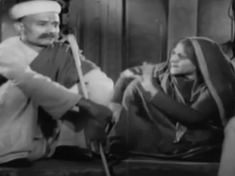 Kanhaiyalal (left) as Sukhilala in the film 'Aurat' (1940)