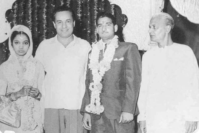 Kanhaiyalal (right) at his son's marriage reception