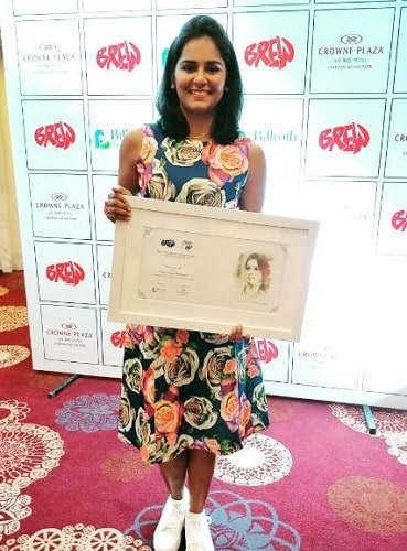 Lakshmi Priyaa Chandramouli with her Brew Magazine Award