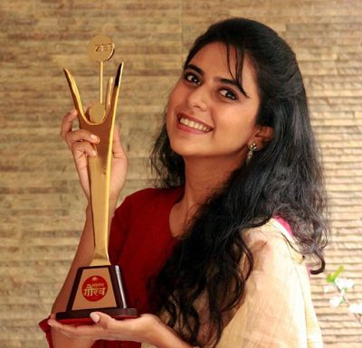 Madhura Deshpande with Zee Pride Award