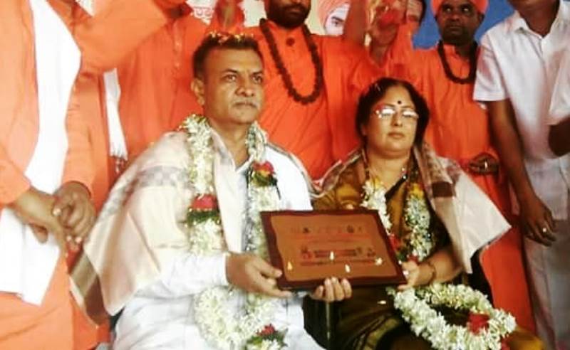 Mahesh Kumathalli with his wife