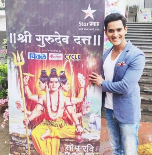 Mandar Jadhav with the poster of the serial 'Shri Gurudev Dutta'