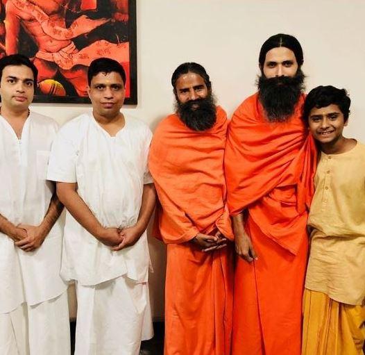 Manyuu Doshi (extreme left) played the role of Acharya Balkrishna in the TV show Swami Ramdev Ek Sangharsh