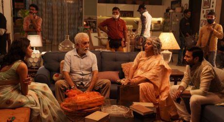 Manyuu Doshi (extreme right) during the shoot of The Broken Table