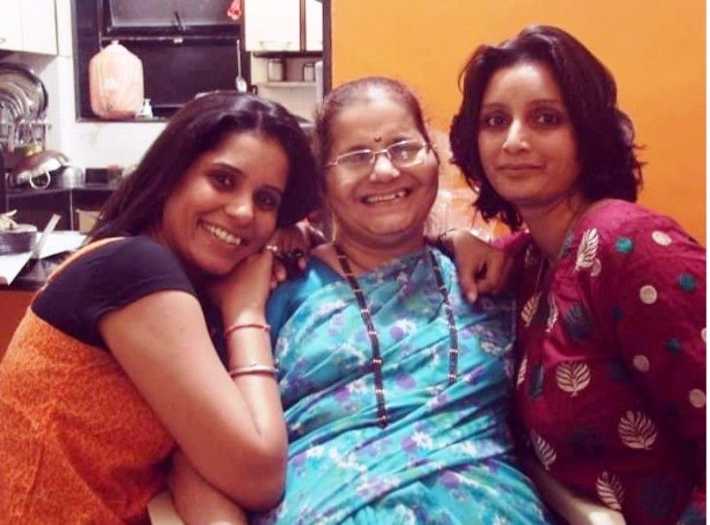 Nandita (extreme left) with her mother and sister