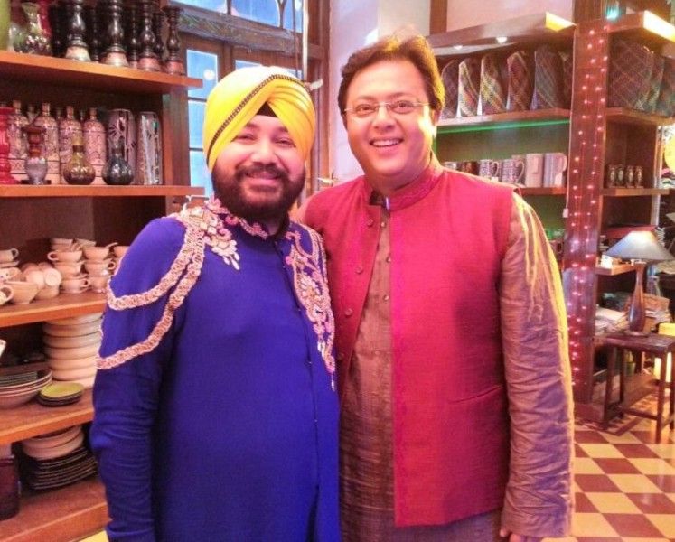 Nitesh Pandey (right) with Daler Mehndi during the shoot of an advertisement