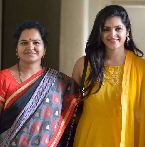 Pavani Gangireddy with her mother