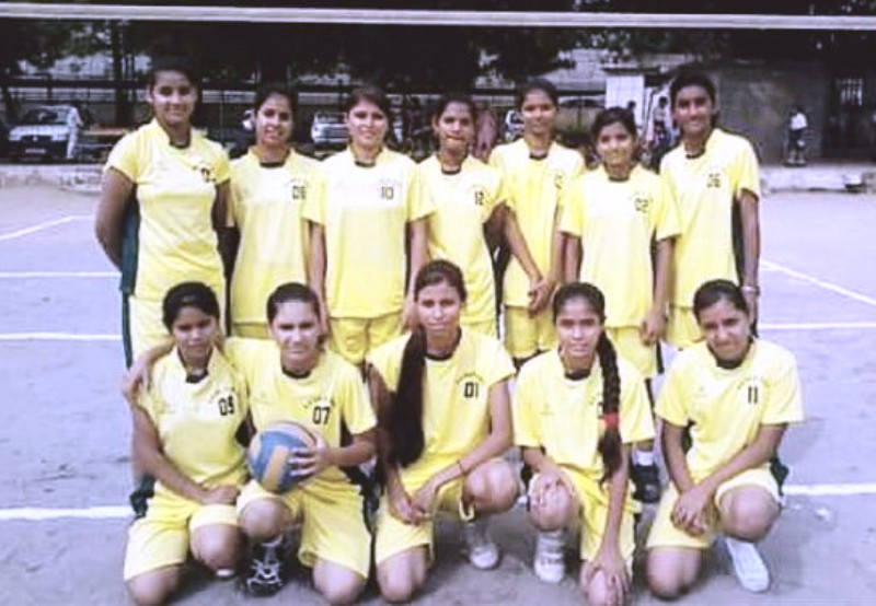 Pooja Khaduriya with her school volleyball team