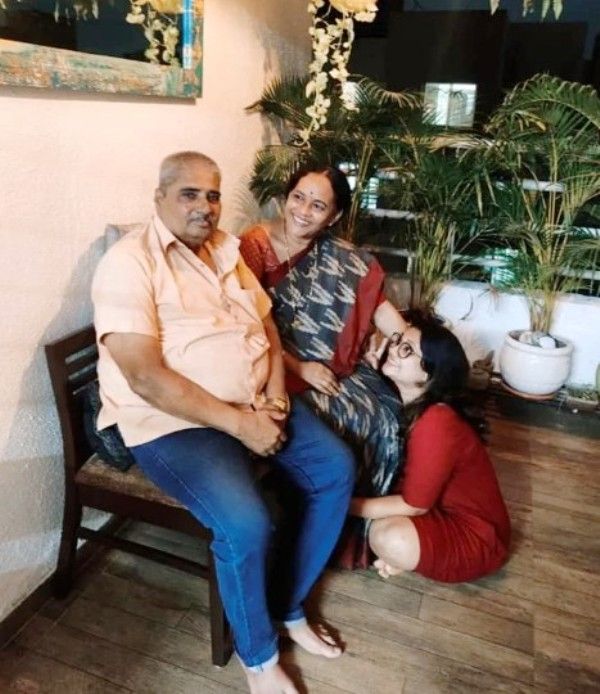 Pooja with her parents