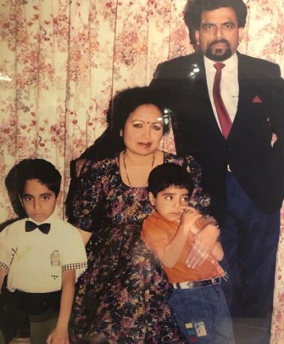 Poonam Khurrana's old picture with her family