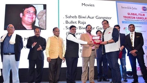 Rahul Mittra receiving an award at Global Film Tourism Conclave