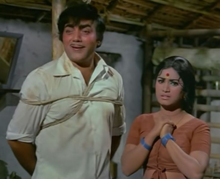 Rama Prabha (as Rukmini), along with Mehmood (as Pavitra Kumar Rai 'Puttan'), in a still from the film 'Do Phool' (1973)