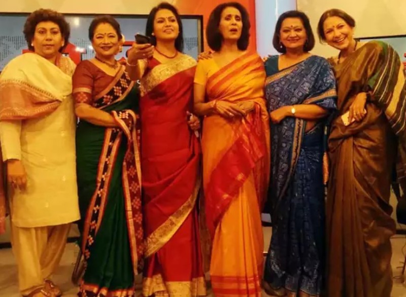Rini Simon Khanna (extreme left) with other news anchors of the Doordarshan