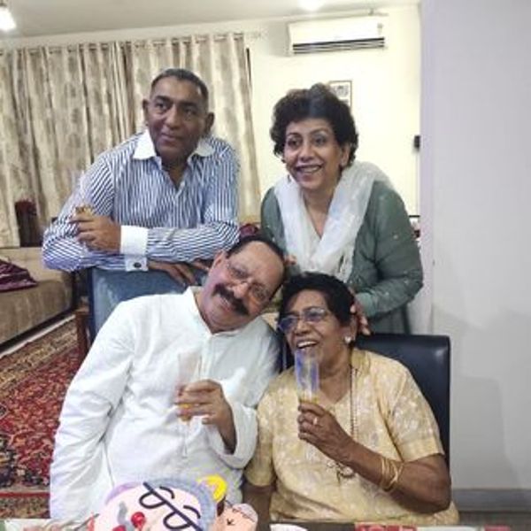 Rini Simon Khanna with her father, mother, and brother