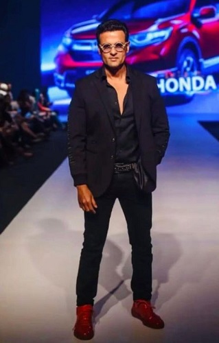 Rohit Roy in a fashion show