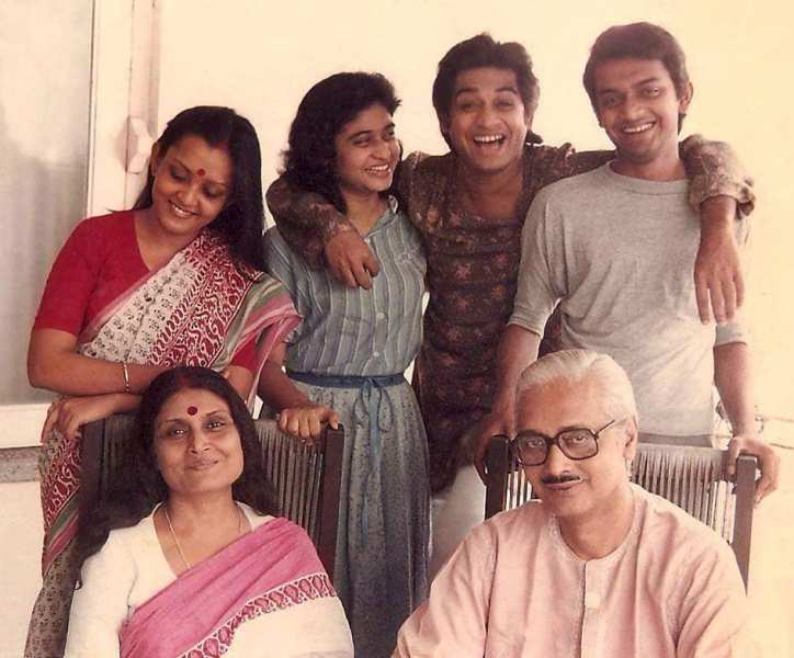 Ruma Guha (First from left in front row) with husband Arup Guha Thakurta and children