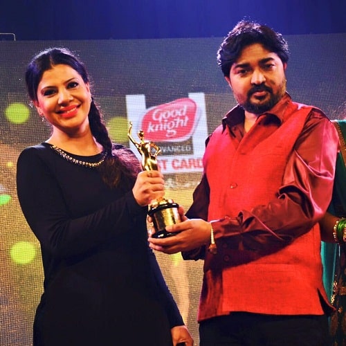 Sambhavna Seth receiving award