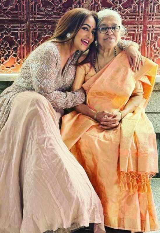 Sangeeta Kapure with her mother
