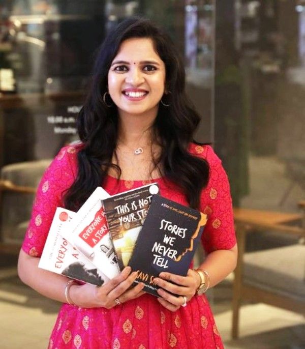 Savi Sharma with her novels